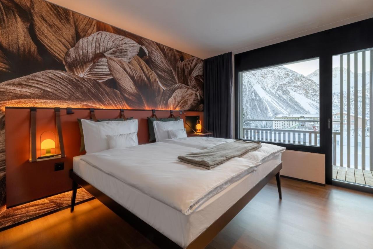 Zimmer Lifestyle mit Bergblick und Balkon